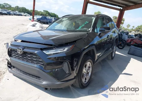 2023 Toyota Rav4 Xle z USA, uszkodzony, nr VIN 2T3W1RFVXPW249197